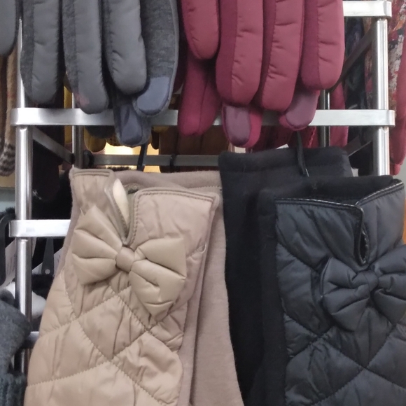 Gloves - Picture 2 of 5